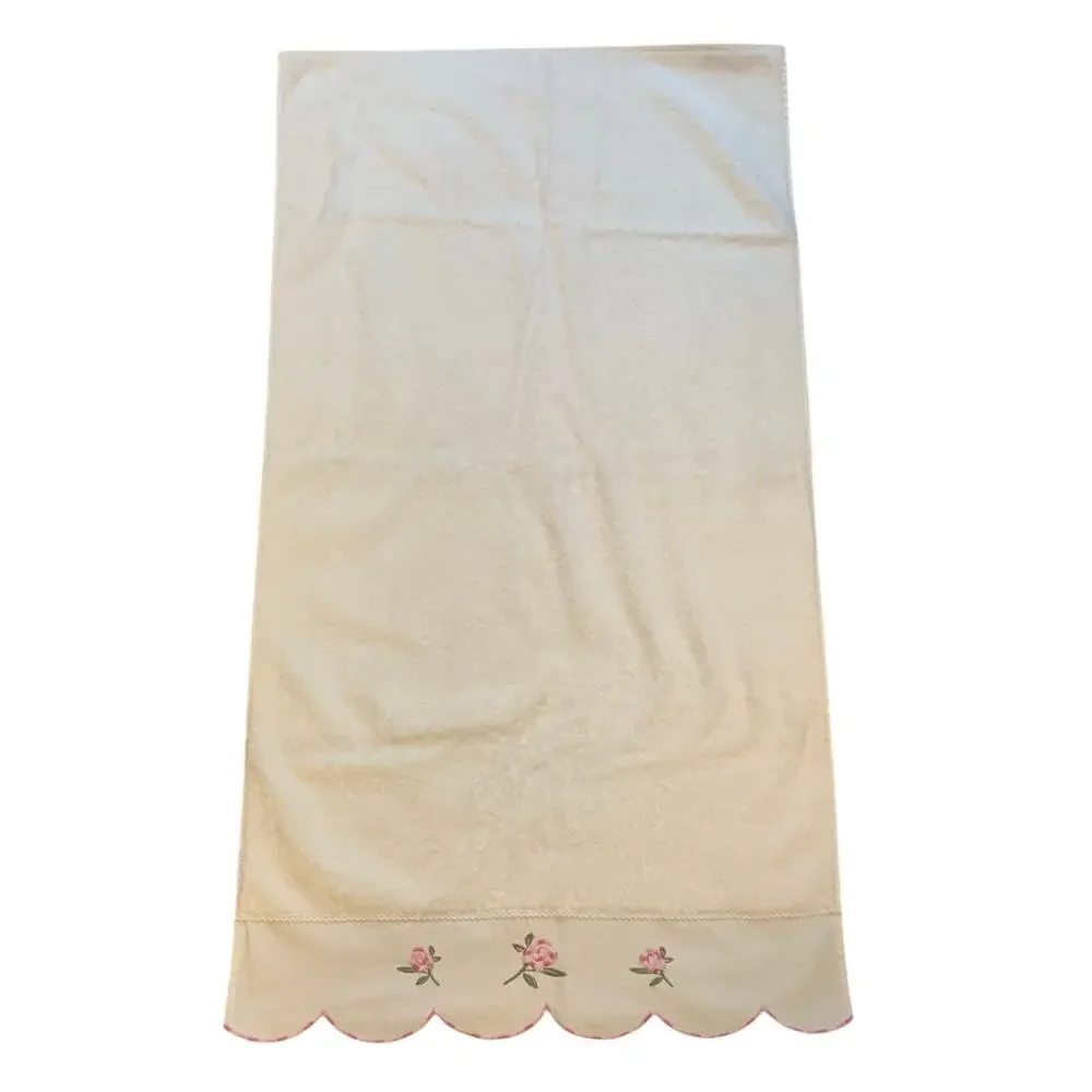 Orris & Orris 100% Cotton Bath Towel Embroidered Floral Cottagecore Grandmacore